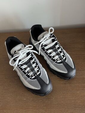 Nike women’s Air Max 95 Reflective Safari size 7